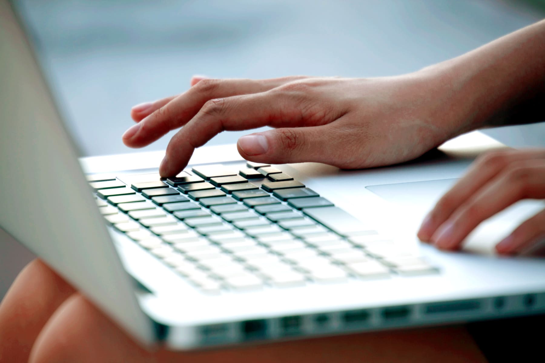 ESCMID teaser keyboard tiping laptop