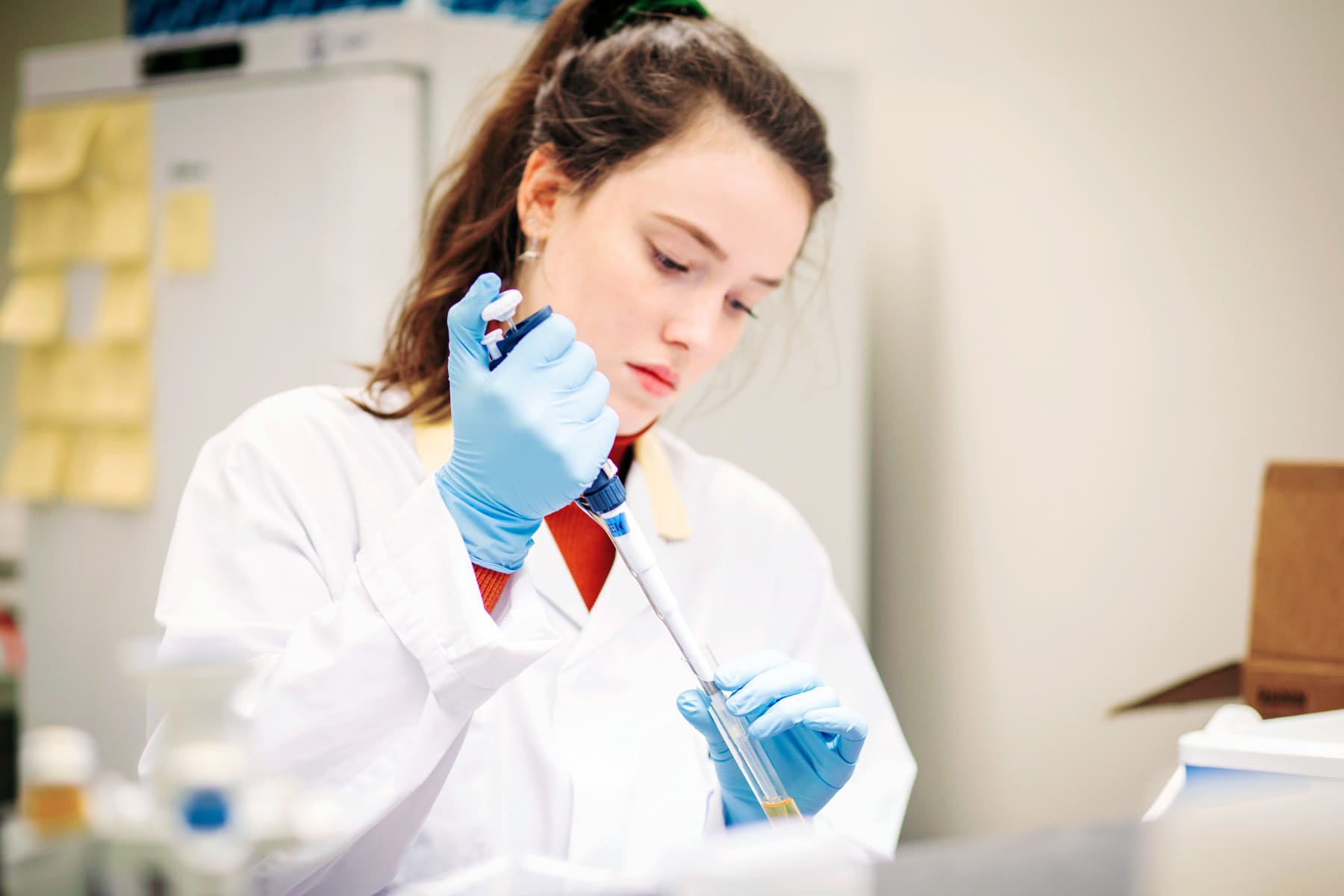 ESCMID teaser person working education